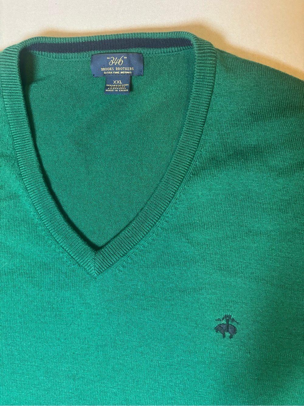 Brooks Brothers Men's V-Neck Sweater in Green. Navy Logo Size XXL Merino Wool
